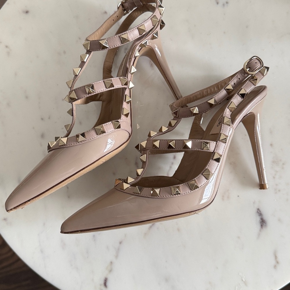 Valentino Garavani Rockstud T-Strap Pointed Toe Pump Size 38